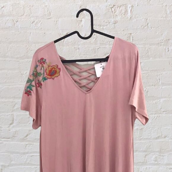 Very J Pink Embroidered Shift Dress NWT - Picture 6 of 7